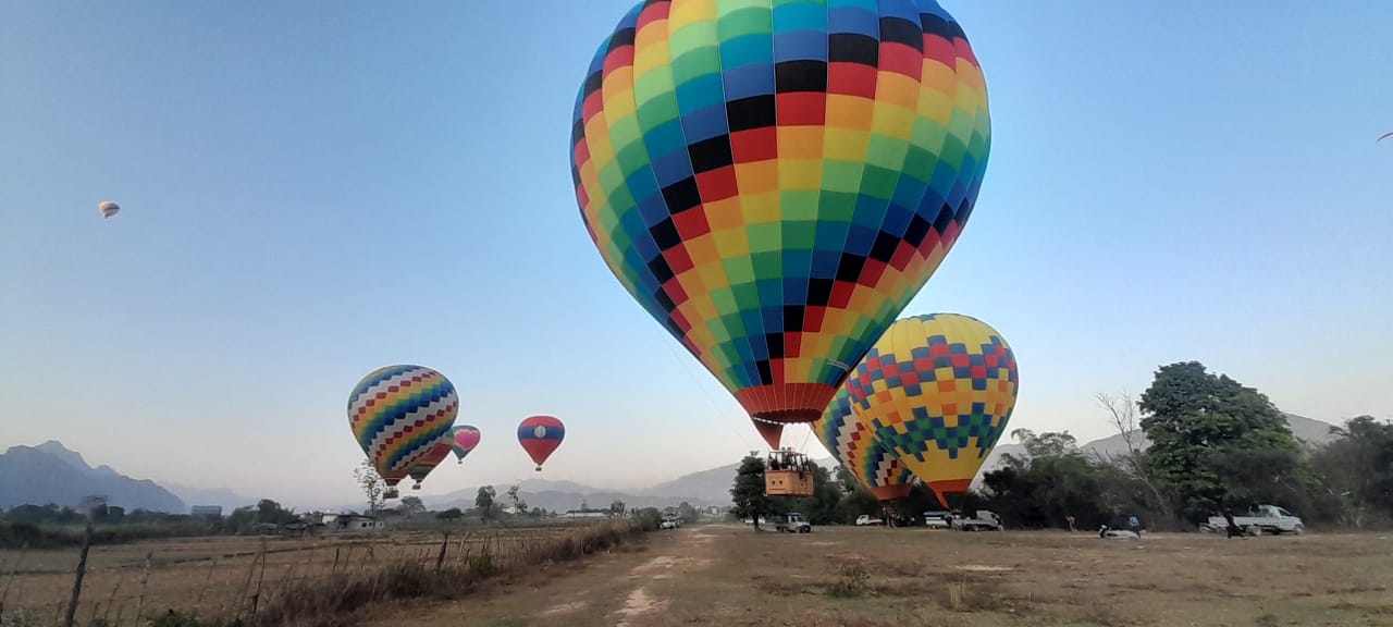 balloon-01-balloons-launching-field