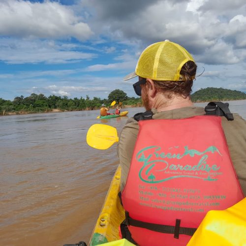 vangvieng-05-river-kayaking-closeup