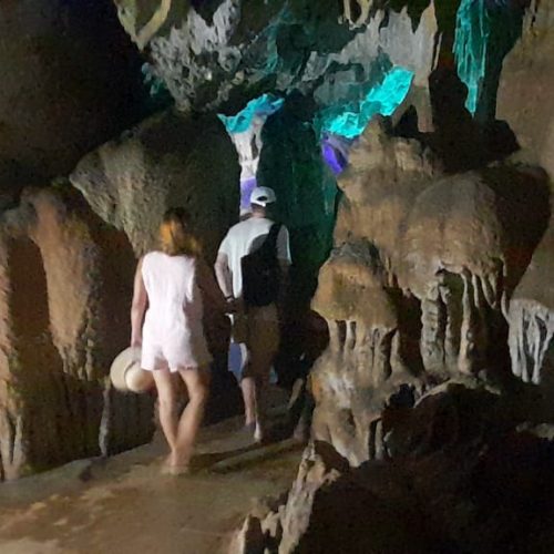 vangvieng-08-cave-walkway-stalactites