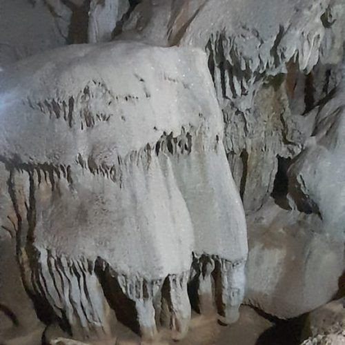 vangvieng-10-cave-stalactite-closeup